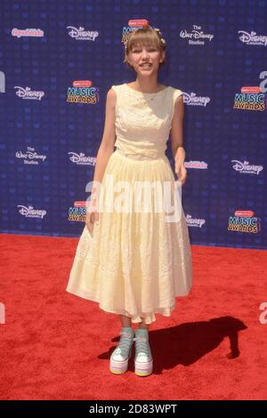 LOS ANGELES - APR 29: Grace Vanderwaal aux Prix de musique de radio Disney 2017 au Microsoft Theatre le 29 avril 2017 à Los Angeles, CA Banque D'Images