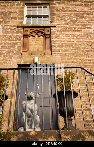 Royaume-Uni, Angleterre, Staffordshire, Moorlands, Flash, 1784 Wesleyan Chapel, reconstruite en 1821, maintenant vacances let, porte Banque D'Images