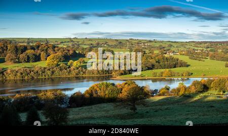 Royaume-Uni, Angleterre, Staffordshire, Moorlands, Rushton Spencer, Rudyard Lake, vue panoramique en hauteur en automne Banque D'Images