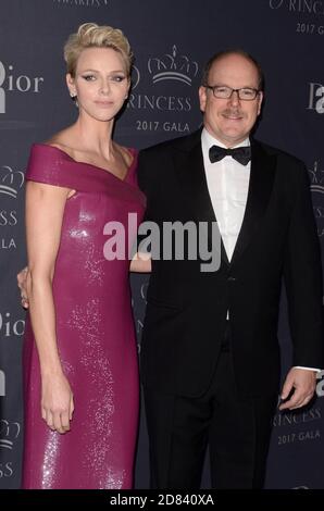 LOS ANGELES - OCT 25 : son Altesse Sérénissime le Prince Albert II de Monaco, son Altesse Sérénissime la Princesse Charlene de Monaco lors du Gala des Princess Grace Awards 2017 à l'Hôtel Beverly Hilton le 25 octobre 2017 à Beverly Hills, CA Banque D'Images