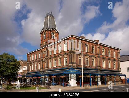 Royaume-Uni, Angleterre, Merseyside, Southport, Lord Street, le pub JD Wetherspoon de sir Henry Segrave Banque D'Images