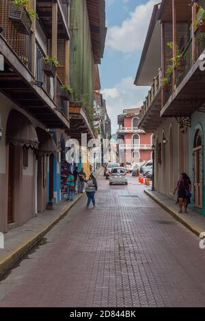 Belles façades de bâtiments dans la vieille ville historique, Casco Viejo, Panama City Banque D'Images