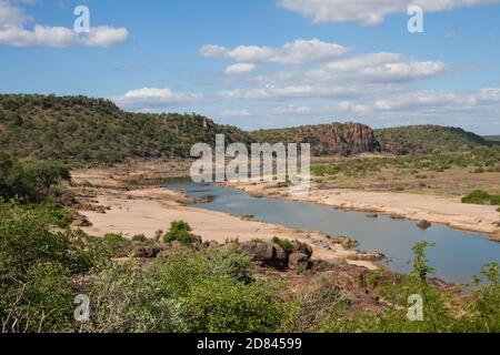 Vue sur le paysage depuis le point de vue pittoresque de la rivière Olifants dans le parc national Kruger, Afrique du Sud Banque D'Images