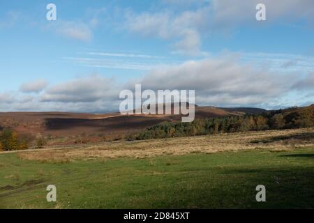 Higgar Tor est un paysage important dans le parc national de Peak District. Carl Wark est le site d'un fort Iron Age Banque D'Images