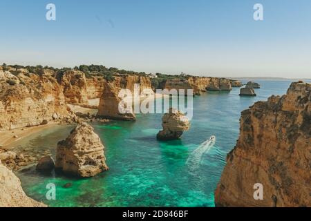 Côte de l'Algarve au Portugal avec falaises Banque D'Images