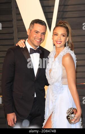 LOS ANGELES - 26 FÉVRIER : Cash Warren, Jessica Alba à la Vanity Fair Oscar Party 2017 au Wallis Annenberg Centre le 26 février 2017 à Beverly Hills, CA Banque D'Images