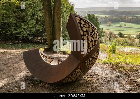 La sculpture de l'optoèdre Wwill Nash sur la North Downs Way, près de Newlands Corner, à Surrey, au Royaume-Uni Banque D'Images