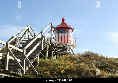 Chemin en bois blanc vers Quermarkenfeuer, île d'Amrum, îles de la Frise du Nord, Schleswig-Holstein, Allemagne Banque D'Images