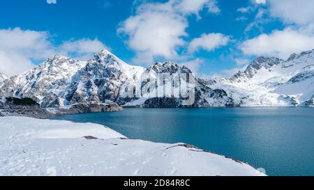 Vues panoramiques Luenersee au coeur des montagnes Raetikon, Vorarlberg, Autriche Europe. Sports d'aventure en plein air en hiver paysage alpin de montagne Banque D'Images