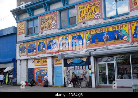 Façade de Freak Show House à Luna Park, Coney Island, Brooklyn, New York, États-Unis. Banque D'Images