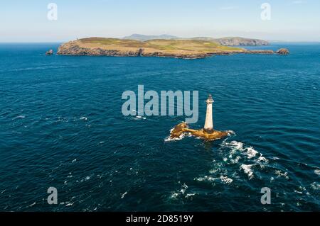 Le phare de Chicken Rock et le Calf of Man Banque D'Images