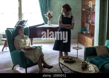 Marielle Heller, Anya Taylor-Joy, 'The Queen's Gambit' (2020) saison 1 / Credit: Phil Bray / Netflix / The Hollywood Archive Banque D'Images