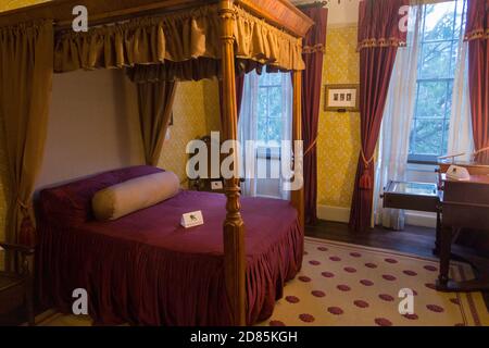 La chambre principale où Charles et Catherine ont dormi à l'intérieur du musée Charles Dickens et de la maison de ville géorgienne où le célèbre auteur victorien a vécu pendant près de 3 ans, dans la rue Doughty. Londres. ROYAUME-UNI (122) Banque D'Images