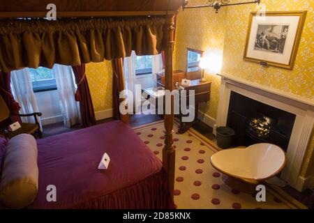 La chambre principale où Charles et Catherine ont dormi à l'intérieur du musée Charles Dickens et de la maison de ville géorgienne où le célèbre auteur victorien a vécu pendant près de 3 ans, dans la rue Doughty. Londres. ROYAUME-UNI (122) Banque D'Images