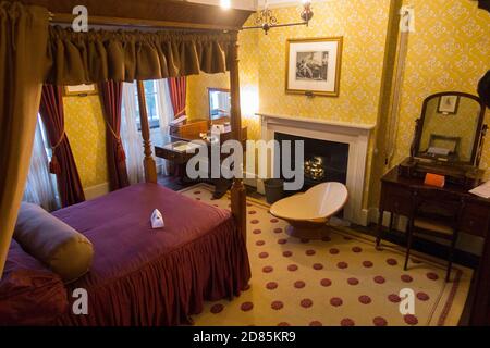 La chambre principale où Charles et Catherine ont dormi à l'intérieur du musée Charles Dickens et de la maison de ville géorgienne où le célèbre auteur victorien a vécu pendant près de 3 ans, dans la rue Doughty. Londres. ROYAUME-UNI (122) Banque D'Images