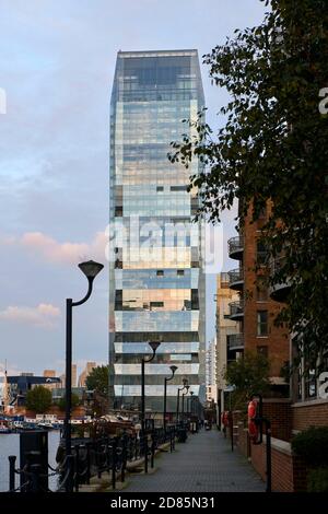Dollar Bay point, tour d'appartement résidentiel, Canary Wharf, Docklands, East End of London, Royaume-Uni Banque D'Images