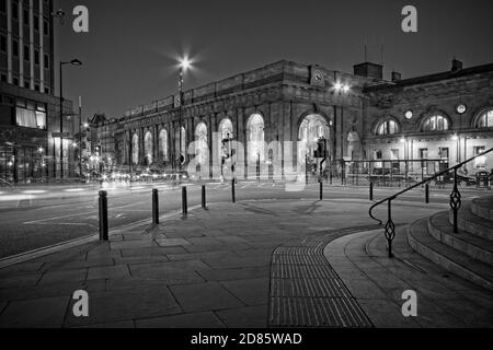 La gare centrale de Newcastle se trouve sur Neville Street dans le centre-ville de Newcastle upon Tyne, Tyne et Wear dans le nord-est de l'Angleterre. Banque D'Images