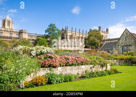 Oxford University Christ Church Cathedral and Memorial Garden Christ Church College Oxford from Broad Walk Oxford Oxfordshire England GB Banque D'Images