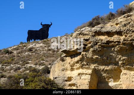 The Osborne Bull palissade à Almayate, Torre del Mar, Malaga, Andalousie, Costa del sol, Espagne Banque D'Images