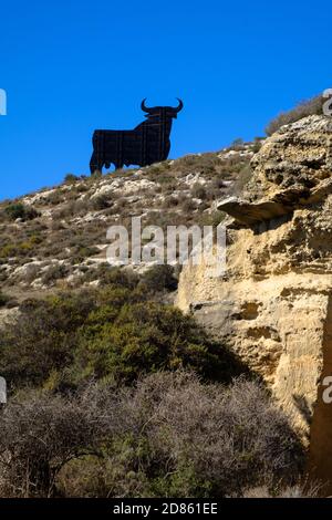 The Osborne Bull palissade à Almayate, Torre del Mar, Malaga, Andalousie, Costa del sol, Espagne Banque D'Images