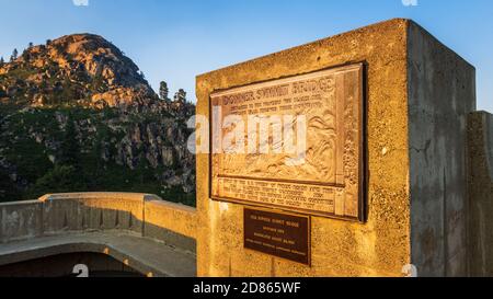 Plaque d'interprétation sur le pont de donner Summit, Truckee, Californie, États-Unis Banque D'Images