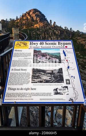 Panneau d'interprétation sur le pont de donner Summit, Truckee, Californie, États-Unis Banque D'Images