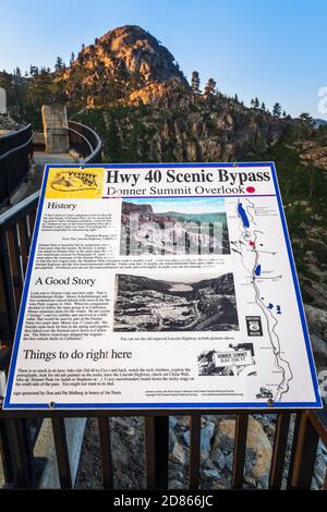 Panneau d'interprétation sur le pont de donner Summit, Truckee, Californie, États-Unis Banque D'Images