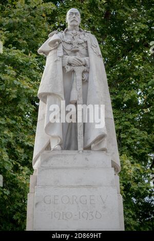 Londres, 28 septembre 2017 :-Statue du roi George 5e face au palais de Westminster Banque D'Images