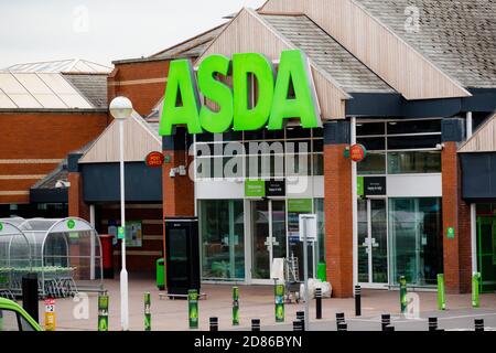 Farnborough, Royaume-Uni, 28 juillet 2019 :- UNE succursale de la ASDA, la division britannique de Walmart Banque D'Images