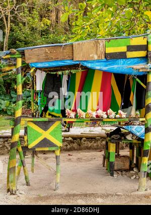 Cabine souvenir à Winnifred Beach, paroisse de Portland, Jamaïque Banque D'Images