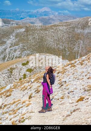 Monte Velino (Abruzzes, Italie) - le magnifique sommet de paysage du Mont Velino, l'un des plus hauts sommets des Apennines avec ses 2487 mètres. Banque D'Images