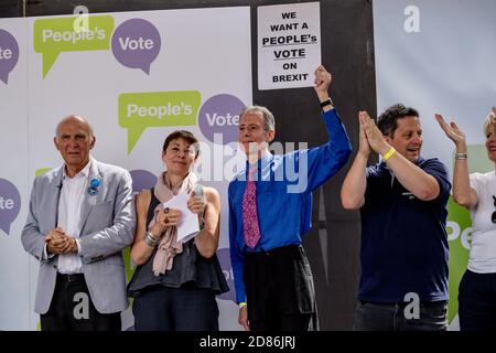 Londres, Royaume-Uni, 23 juin 2018 :- les députés britanniques Vince Cable et Caroline Lucas à la marche pour un vote populaire Banque D'Images