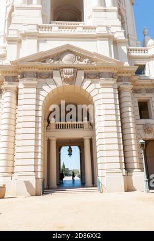 Entrée de la voûte plantaire à l'hôtel de ville de Pasadena dans la Renaissance méditerranéenne et Styles de renouveau colonial espagnol Banque D'Images