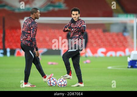 Mohamed Salah (11) et Georginio Wijnaldum (5) de Liverpool Warming UP Credit: News Images /Alay Live News Banque D'Images