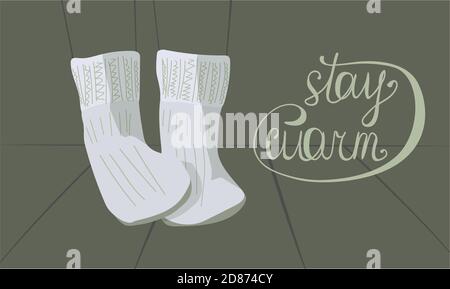 les chaussettes chaudes tricotées gris clair et l'inscription restent chaudes sur fond gris-vert. contours des jambes et du sol en planche. concept chaud Illustration de Vecteur
