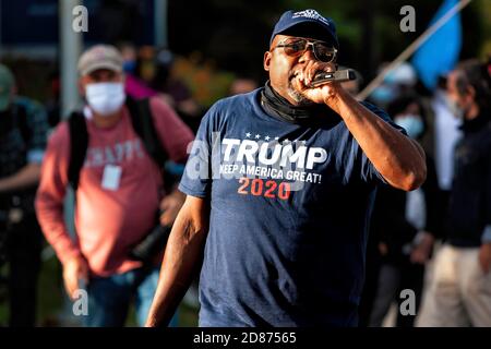 Les partisans de Trump se rallient à l’extérieur du Walter Reed National Military Medical Center alors que Trump était hospitalisé avec des covid-19t, Washington, DC, États-Unis Banque D'Images