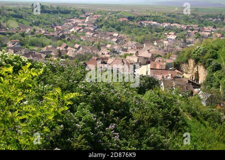 Maisons traditionnelles dans la vieille ville d'Ocna Sibiului dans le comté de Sibiu, Transylvanie, Roumanie Banque D'Images