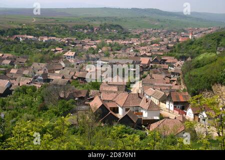 Maisons traditionnelles dans la vieille ville d'Ocna Sibiului dans le comté de Sibiu, Transylvanie, Roumanie Banque D'Images