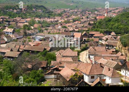 Maisons traditionnelles dans la vieille ville d'Ocna Sibiului dans le comté de Sibiu, Transylvanie, Roumanie Banque D'Images