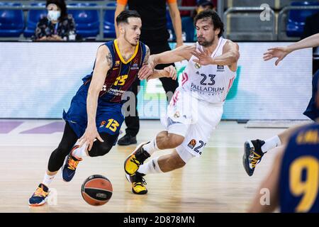 Thomas Heurtel du FC Barcelone et Sergio Llull du Real Madrid lors du match de basket-ball EuroLeague de Turkish Airlines entre FC Barcelone et Real C. Banque D'Images