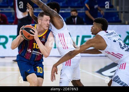 Rolands Smits du FC Barcelona lors du match de basket-ball EuroLeague de Turkish Airlines entre le FC Barcelone et le Real Madrid le 23 octobre 2020 à Pa C. Banque D'Images