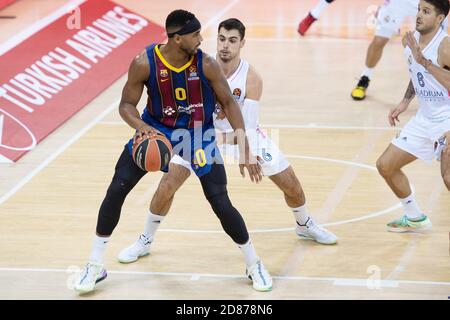 Brandon Davies du FC Barcelone et Alberto Abalde de Real Madrid lors du match de basket-ball EuroLeague de Turkish Airlines entre FC Barcelone et Re C. Banque D'Images