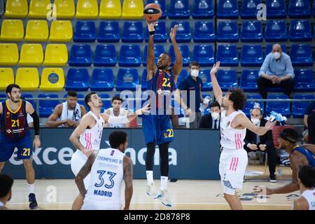 Cory Higgins du FC Barcelona et Trey Thompkins de Real Madrid lors du match de basket-ball EuroLeague de Turkish Airlines entre FC Barcelone et Real C. Banque D'Images