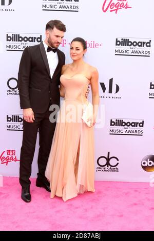 LAS VEGAS - 21 MAI : Sam Hunt, Hannah Lee Fowler aux Billboard Music Awards 2017 - arrivées à la T-Mobile Arena le 21 mai 2017 à Las Vegas, Nevada Banque D'Images