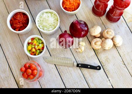 Ingrédients frais biologiques prêts à préparer des soupes et des ragoûts sains pour les dîners en famille Banque D'Images