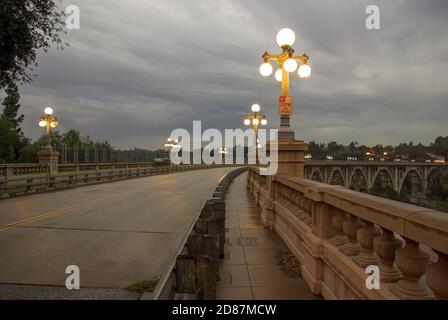 Le pont de la rue Colorado à Pasadena, Californie, États-Unis. Banque D'Images