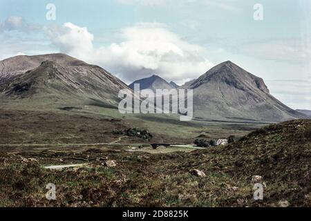 L'île de Skye au large de la côte ouest de l'Écosse.vues de Broadford à Elgol Road.Mountains de la gauche Blaven, Marsco, et Bienn Dearg. Banque D'Images