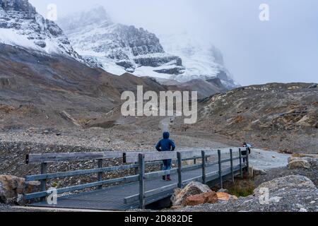 Pointe du sentier du glacier Athabasca. Columbia Icefield, parc national Jasper, Alberta, Canada. Banque D'Images