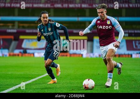 Leeds United Forward Helder Costa (17) et Aston Villa Midfielder Jack Grealish (10) lors du championnat d'Angleterre de football de la première Ligue Correspondance b C Banque D'Images