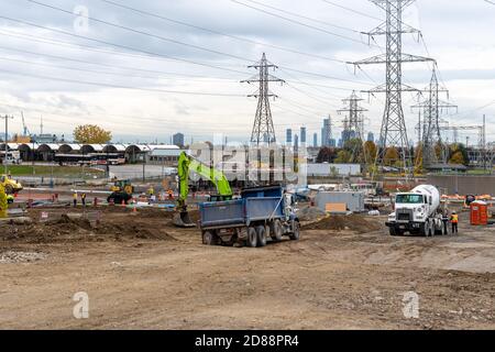 La construction du nouveau centre de transport KIPLING GO & MiWay est en cours. Le projet est en retard en raison de l'impact de la pandémie du coronavirus Banque D'Images